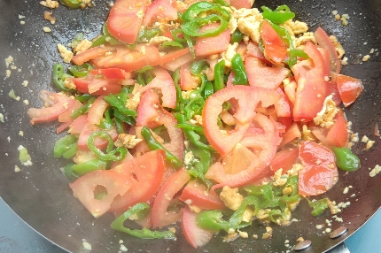 番茄炒蛋炒辣椒